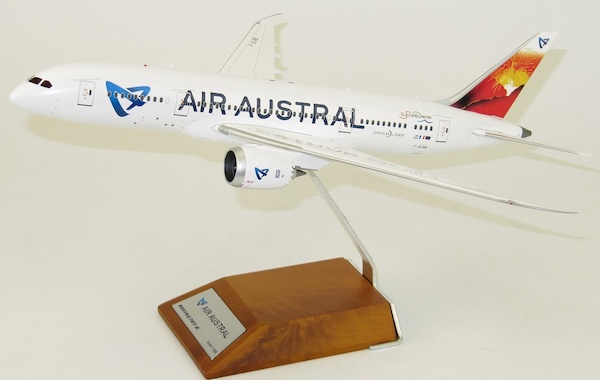 B787-8 (Air Austral) F-OLRB With Stand LH2047