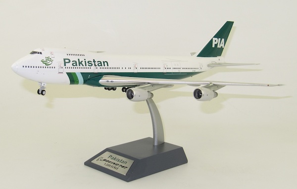 B747-200 (PIA Paakistan International) AP-BAK With Stand IF742PK0818