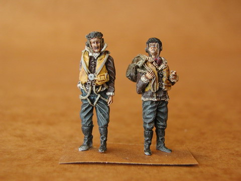 RAF Pilots before Flight WW2 (2 figures) F48058