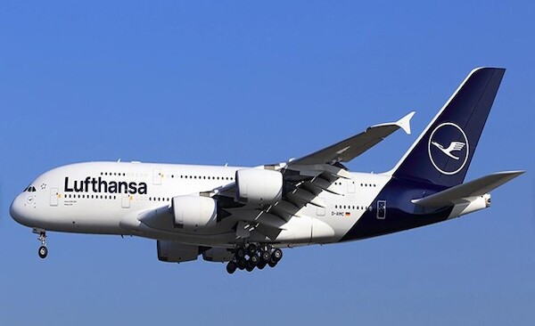 Airbus A380-841 Lufthansa D-AIMC detachable magnetic undercarriage AV4140
