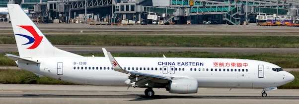 Boeing 737-800 China Eastern Airlines B-1318 With Stand AV2024