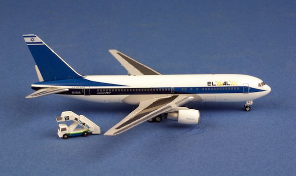 B767-200 (El Al Israel) 4X-EAA + stairs AC419438