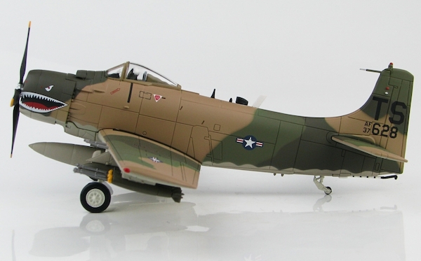 Douglas A-1H Skyraider, USAF, TS/53-137628, 22nd SOS, 56th SOW, South Vietnam HA2914