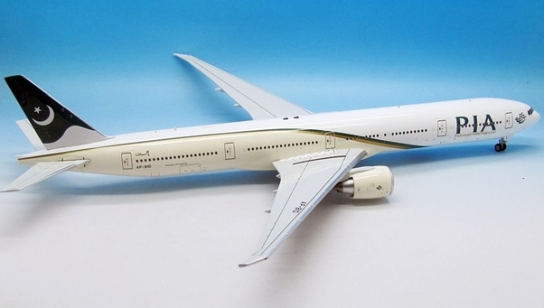 B777-300 (PIA Pakistan Internatonal) AP-BID With Stand IF77731116