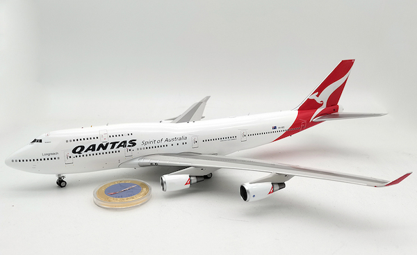 Boeing 747-400 Qantas Farewell Flight VH-OEE with stand and collectors coin QANTAS 747 FAREWELL