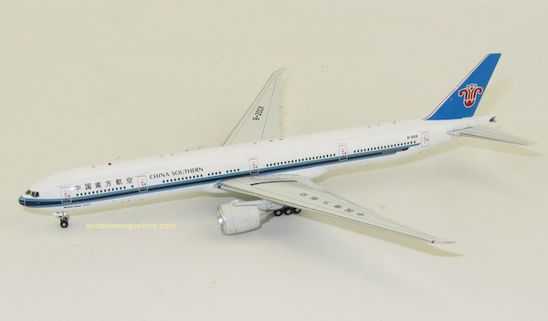Boeing 777-300ER China Southern B-20CK including stand AV4083