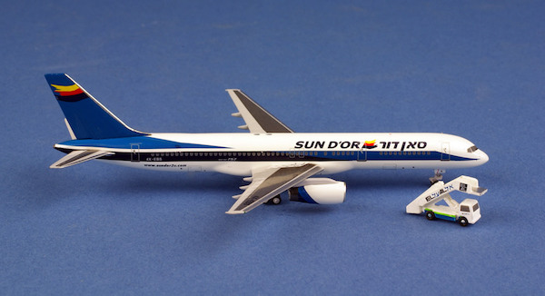 B757-200 (Sun d'Or) 4X-EBS + stairs AC419465
