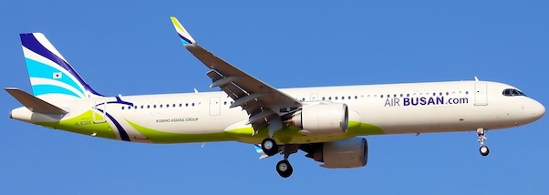 Airbus A321neo Air Busan HL8366 With Stand AV2018