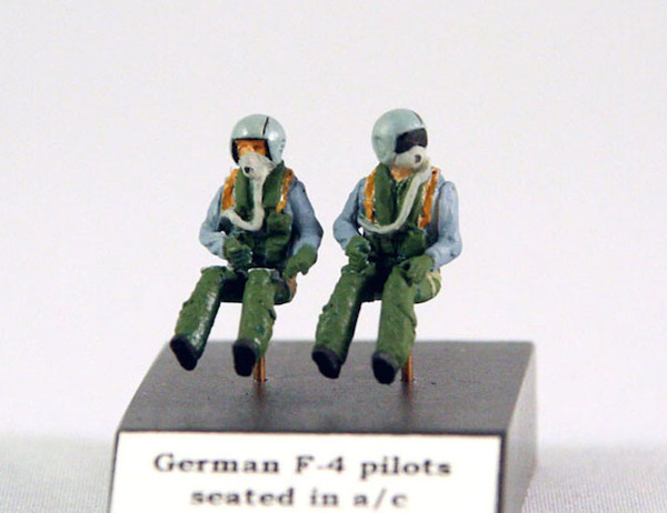 2x German F-4 pilots 721127