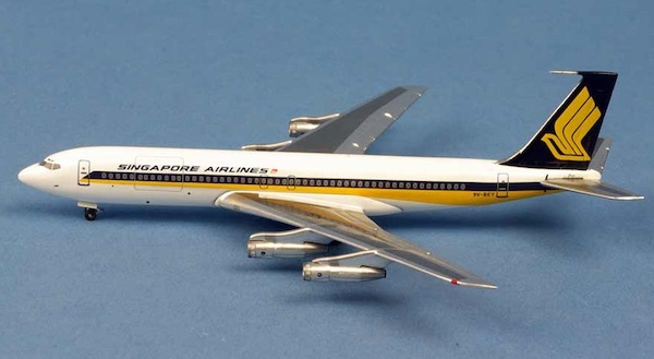 Boeing 707-320B Singapore Airlines 9V-BEY AC041618
