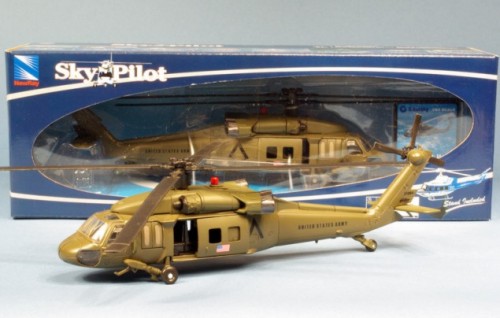 New Ray 25563 A Sky Pilot UH-60 Black Hawk Helicopter 1:60 Green 