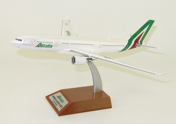 A330-200 (Alitalia) EI-DIP With Stand IF332AZ001