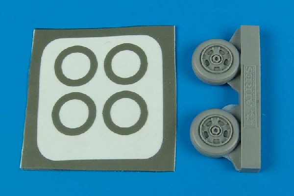 Vought A7A/B/E Corsair mainwheels & paintmask (Hobby Boss) 7227