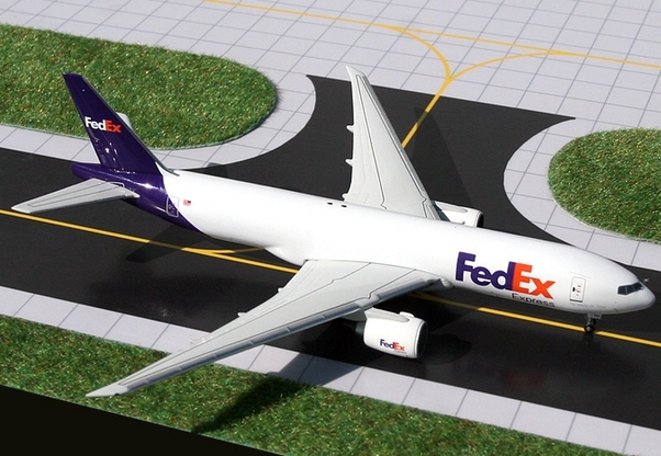 B777-200F (FedEx) N884FD w/Stand GJFDX1437