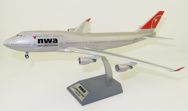 B747-400 (Northwest Airlines) N676NW With Stand JF-747-4-046