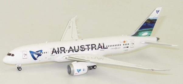 B787-8 (Air Austral) F-OLRC with antenna LH4011