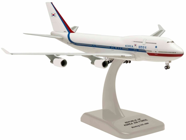 B747-400 (Korean Air Force) 10001 with stand HG50013