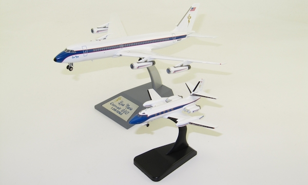 Convair CV880 / Lockheed L1329 Elvis Presley Planes Set N880EP with stand TK01TK02