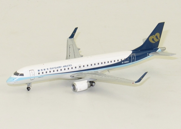 Embraer 190 (Mandarin) B-16825 with antenna XX4667
