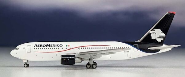 Boeing 767-200 AeroMexico new colours XA-AMX AC419811