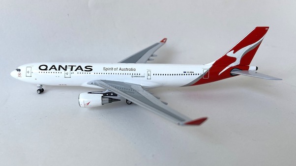 Airbus A330-300 Qantas VH-EBN new colours AC419828