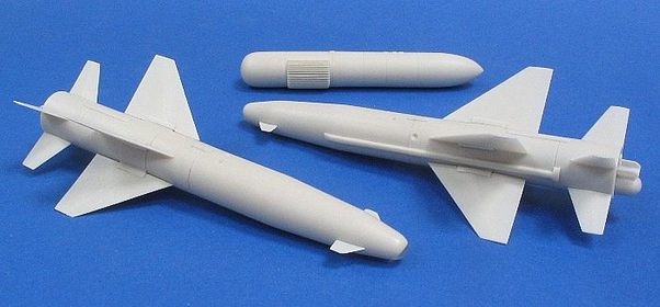 2x AGM142 Popeye Missiles & Data pod p48145