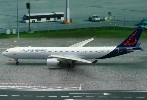 2024-2029 Flugzeug Schwimmweste Airbus A330-200 Brussels Airlines OVP NEU