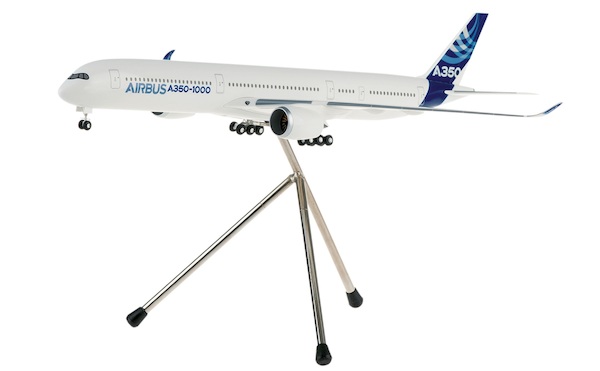 Airbus A350-1000 AIrbus Industrie Snap fit with Tripod stand and gears HG4982