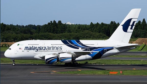 Airbus A380-841 Malaysia Airlines Airbus 9M-MNE detachable magnetic undercarriage AV4139