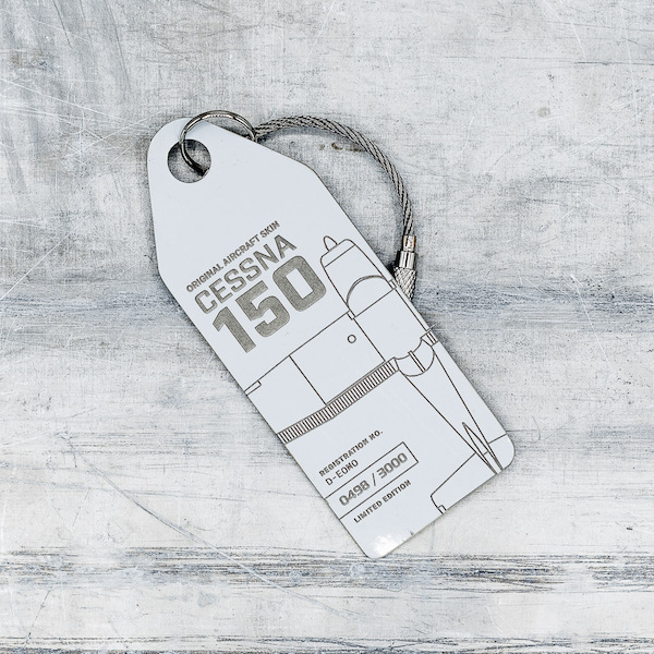Keychain made of real aircraft skin: Cessna 150 D-EOMO 4260411670810