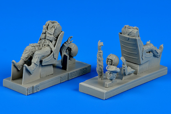 USAF Pilot and Instructor with seats for T28B trojan, Vietnam War 480-082