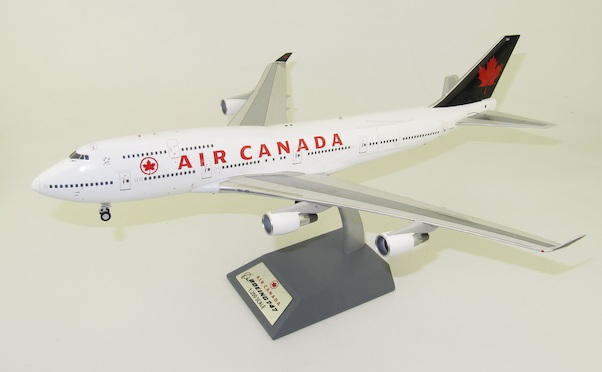 Boeing B747-400 Air Canada C-GAGN With Stand B-744-AC-08