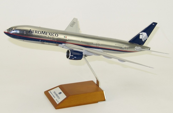 B777-200 (AeroMexico) N746AM With Stand LH2083