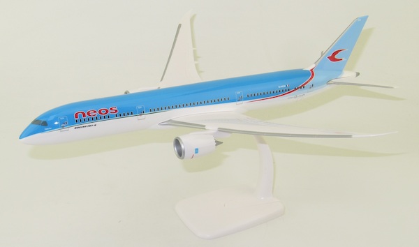Boeing 787-9 Neos (solid fuselage) LU060