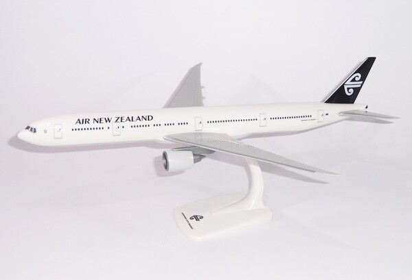 Boeing 777-300ER Air New Zealand 704532