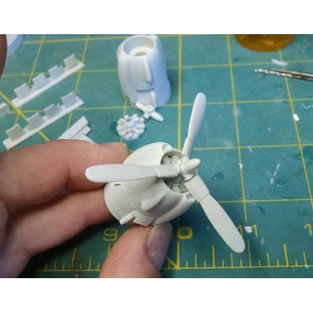 Lockheed L049 / 649 / 749 Early Cowls, Engines and Curtiss Electric Cuffed props (Heller) A72008