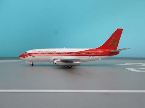Boeing 737-200 Dragonair VR-HKP With Stand JF-737-2-011