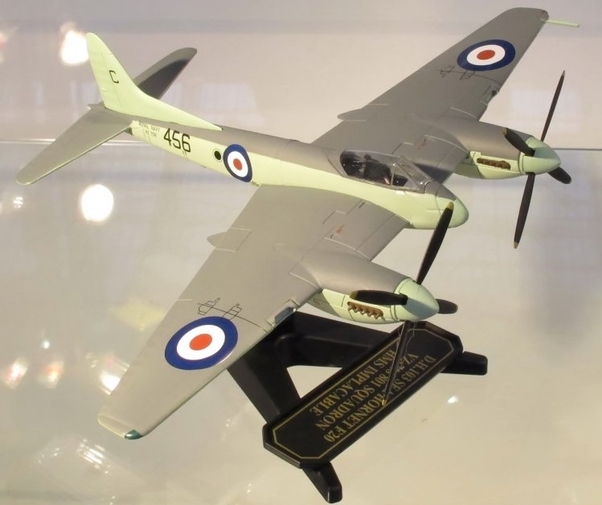 DH103 Sea Hornet F20 (VZ-708 801 Sqn. HMS Implacable) 72HOR004