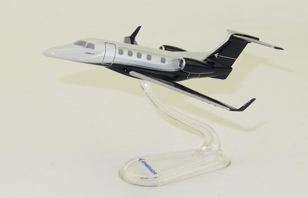 Phenom 300E Embraer House Colors blisterpack LUPA031