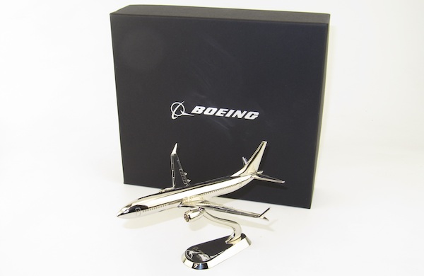 Metal Desk Model Boeing 737-8MAX Silver Chrome LUM02