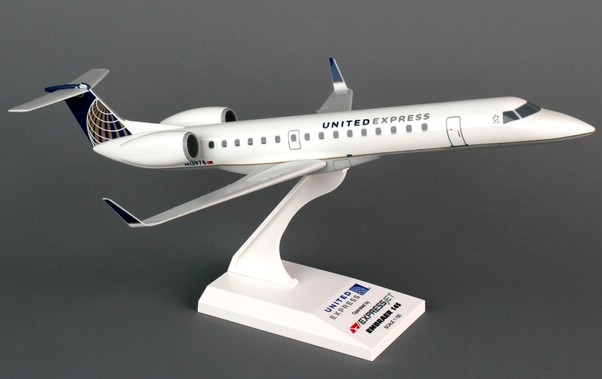Embraer 145 (United Express) SKR695