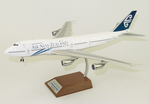 B747-200 (Air New Zealand) ZK-NZY With Stand IF742ANZ1016