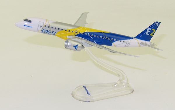 Embraer ERJ190-E2 Embraer House Colors blisterpack LUPA034