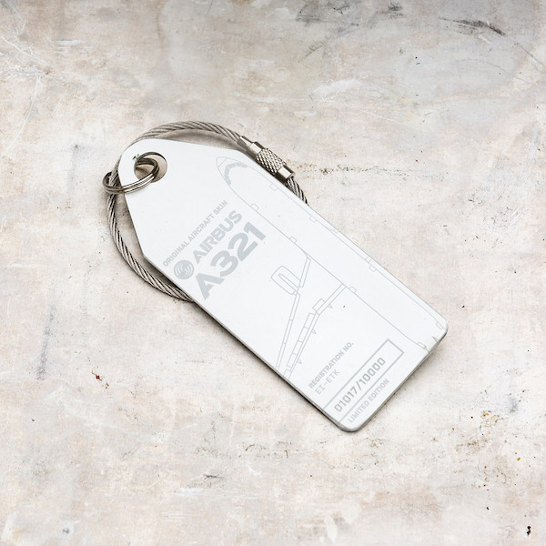 Keychain made of real aircraft skin: A321 EI-ETK 4260411670391W