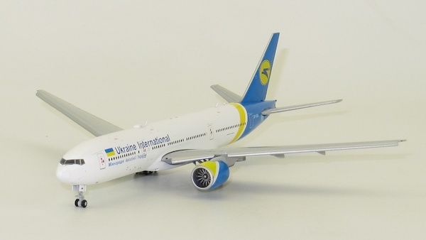 B777-200ER (Ukraine International Airlines) UR-GOA w/Antenna (Flaps Down) LH4072A