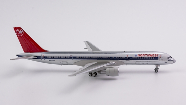 B757-200 (Nothwest Airlines, full NW color;red tail with NW logo) N504US 53038