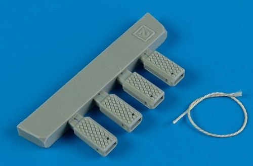 Universal Navy Wheel Chocks with nylon Rope 148-002