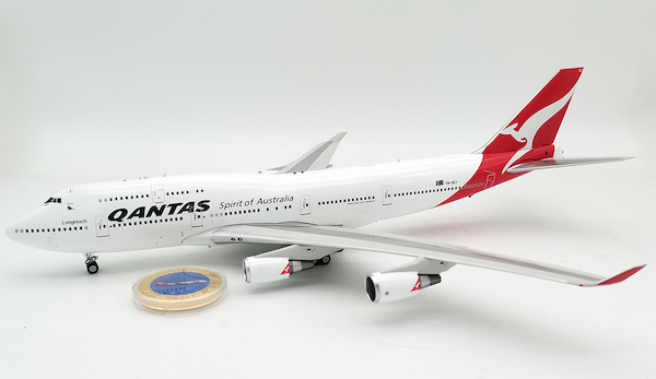 Boeing 747-400 Qantas Last 747 VH-OEJ with stand and collectors coin QANTAS-LAST-747