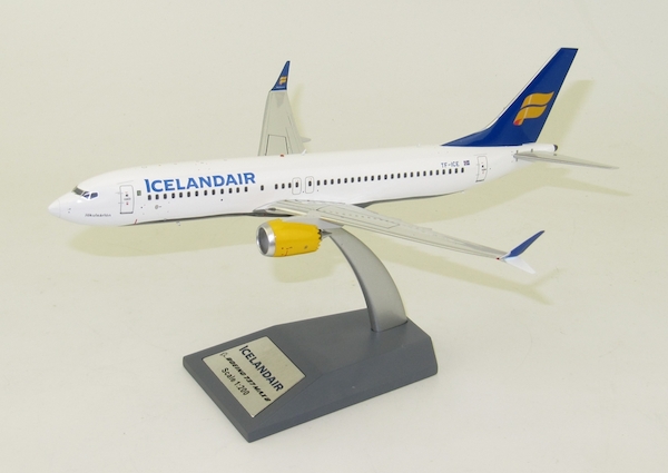 B737-8MAX (Icelandair) TF-ICE With Stand IF738MAXFI001