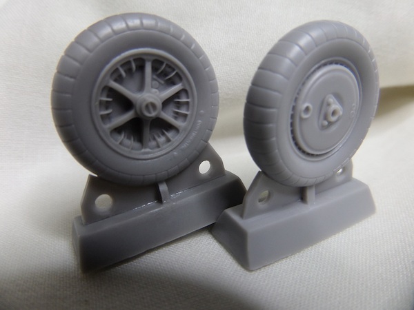 Messerschmitt BF109E wheels with Continental tires HAD232003